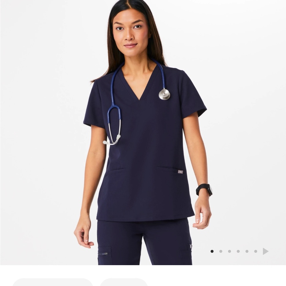 NWT Figs Casma Three pocket scrub top in navy